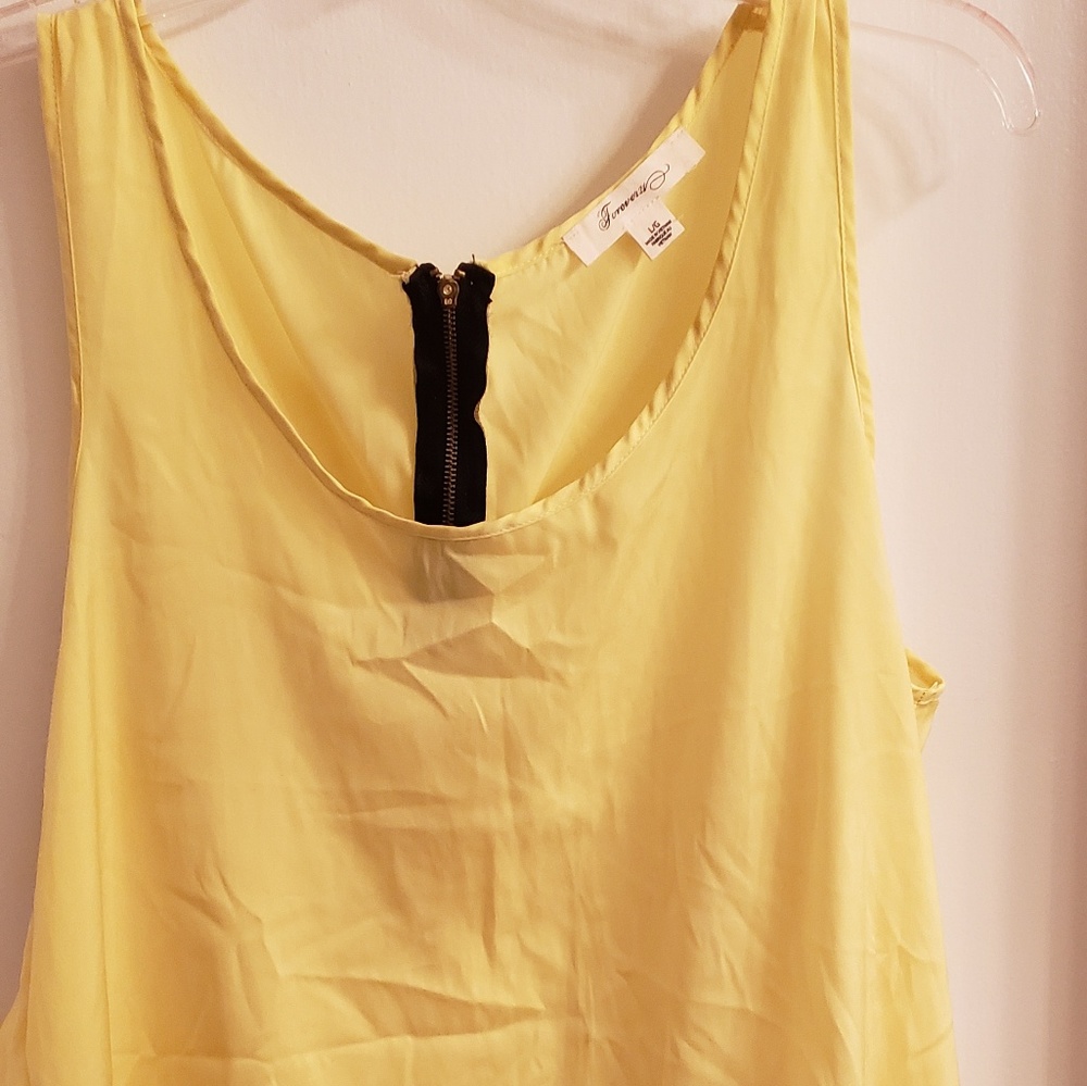 Very cute yellow blouse
